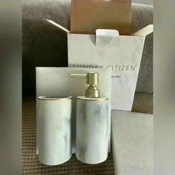 NIB Sunday Citizen Resin Bath Set - Soap Dispenser & Toothbrush Holder - Picture 1 of 6